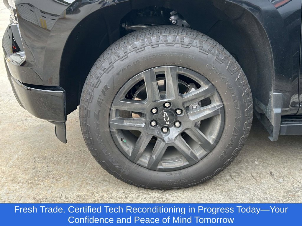 Used 2025 Chevrolet Silverado 1500 High Country w/ Midnight Edition AWD/4WD image 4
