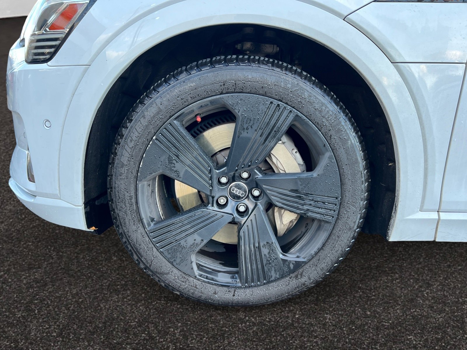 Used 2020 Audi e-tron Premium Plus image 14