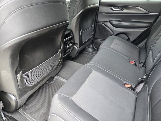 Used 2023 Jeep Grand Cherokee Laredo w/ Luxury Tech Group I AWD/4WD image 38
