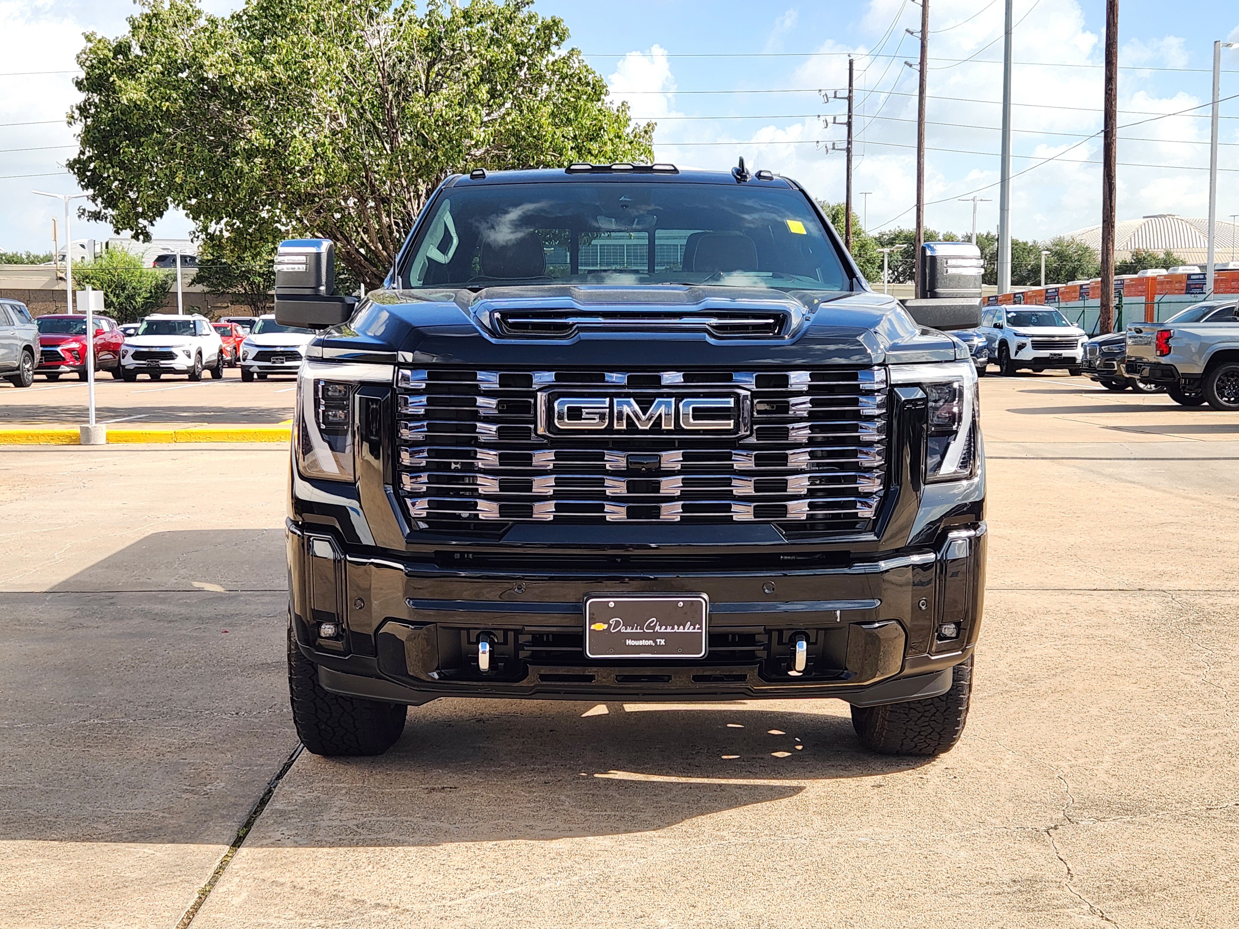 Used 2025 GMC Sierra 2500 Denali Ultimate w/ Max Trailering Package AWD/4WD image 3