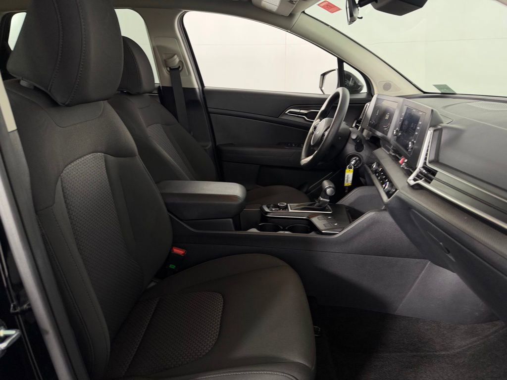Used 2025 Kia Sportage LX image 30