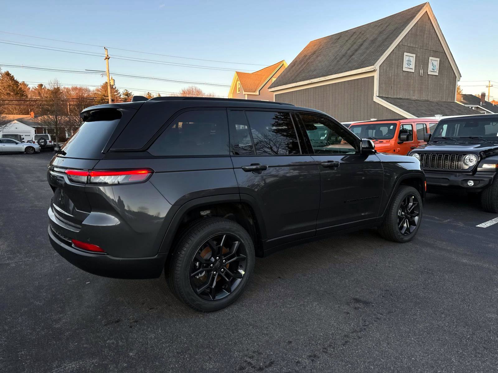 New 2025 Jeep Grand Cherokee Limited image 2