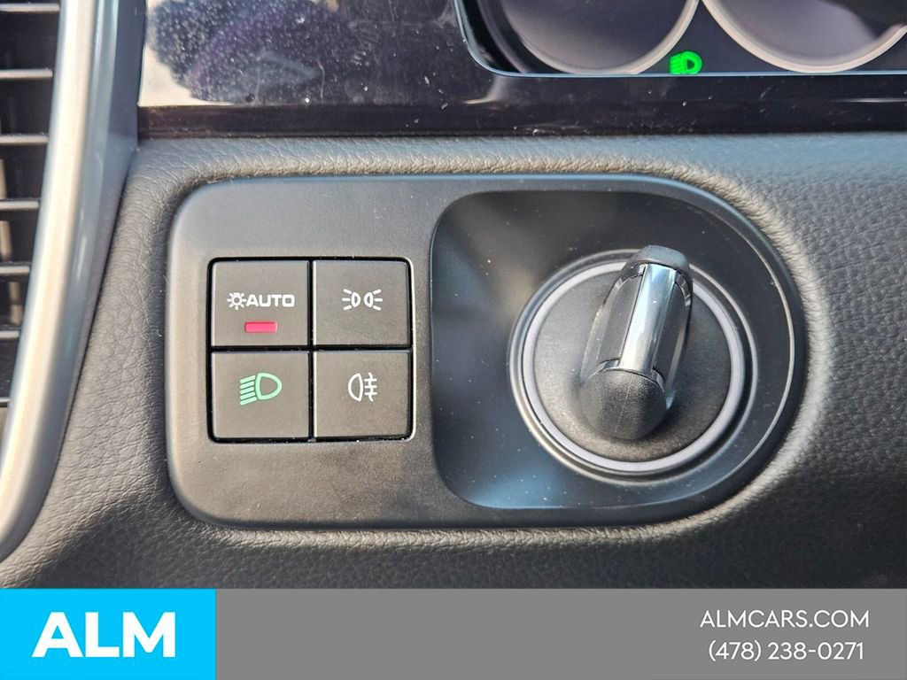 Used 2023 Porsche Cayenne Platinum Edition image 28