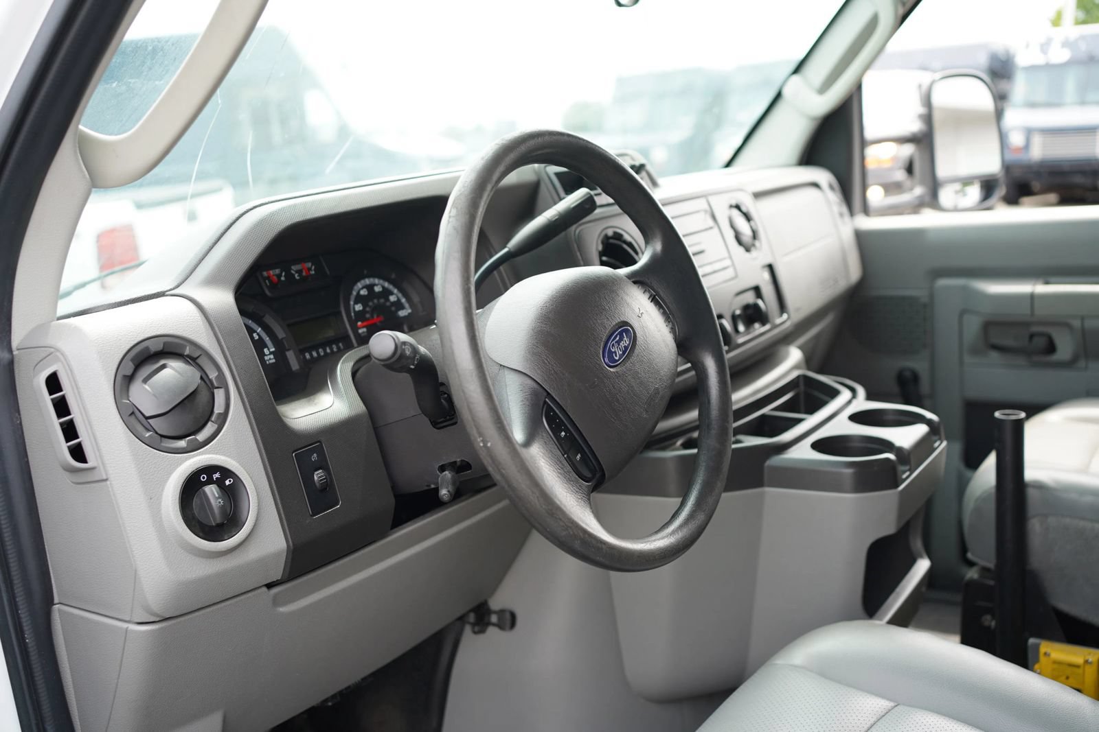 Used 2018 Ford E-450 and Econoline 450 Super Duty RWD image 31