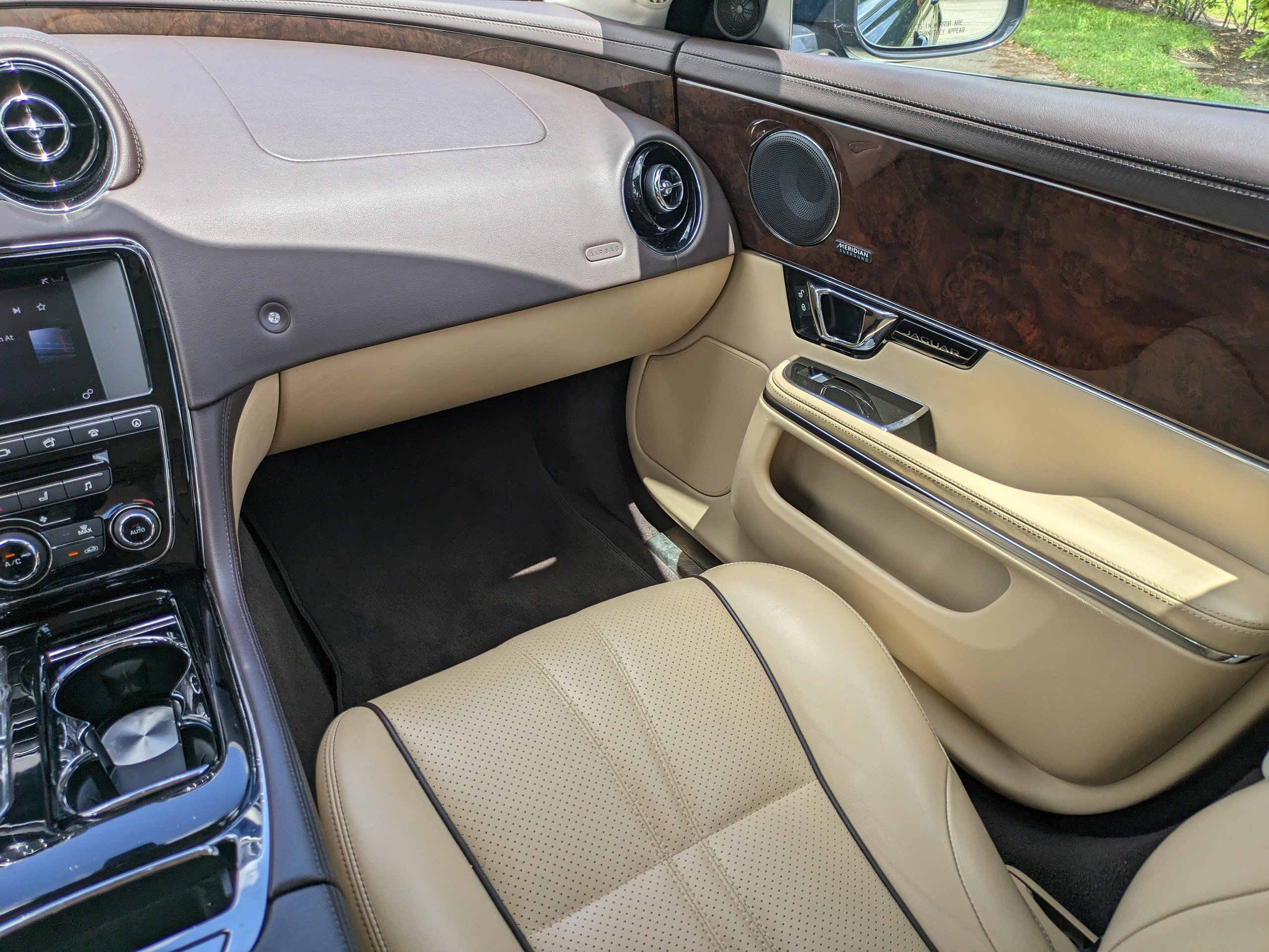 Used 2017 Jaguar XJ R-Sport image 19