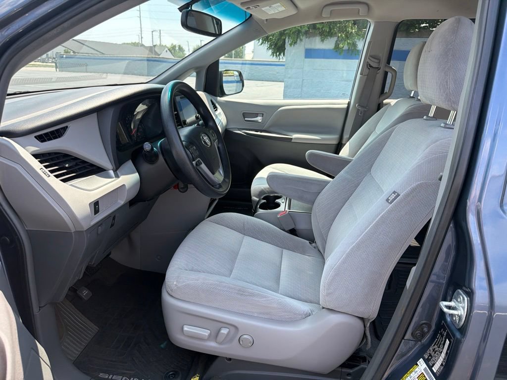 Used 2016 Toyota Sienna LE FWD image 16