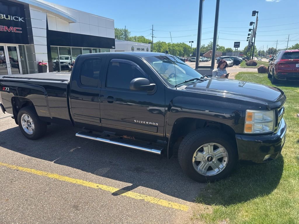 Used 2011 Chevrolet Silverado 1500 LT w/ All-Star Edition AWD/4WD image 2