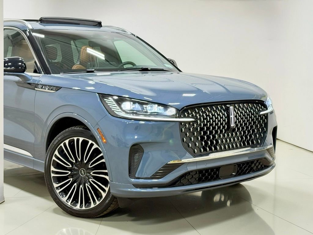 Used 2025 Lincoln Aviator Black Label image 17