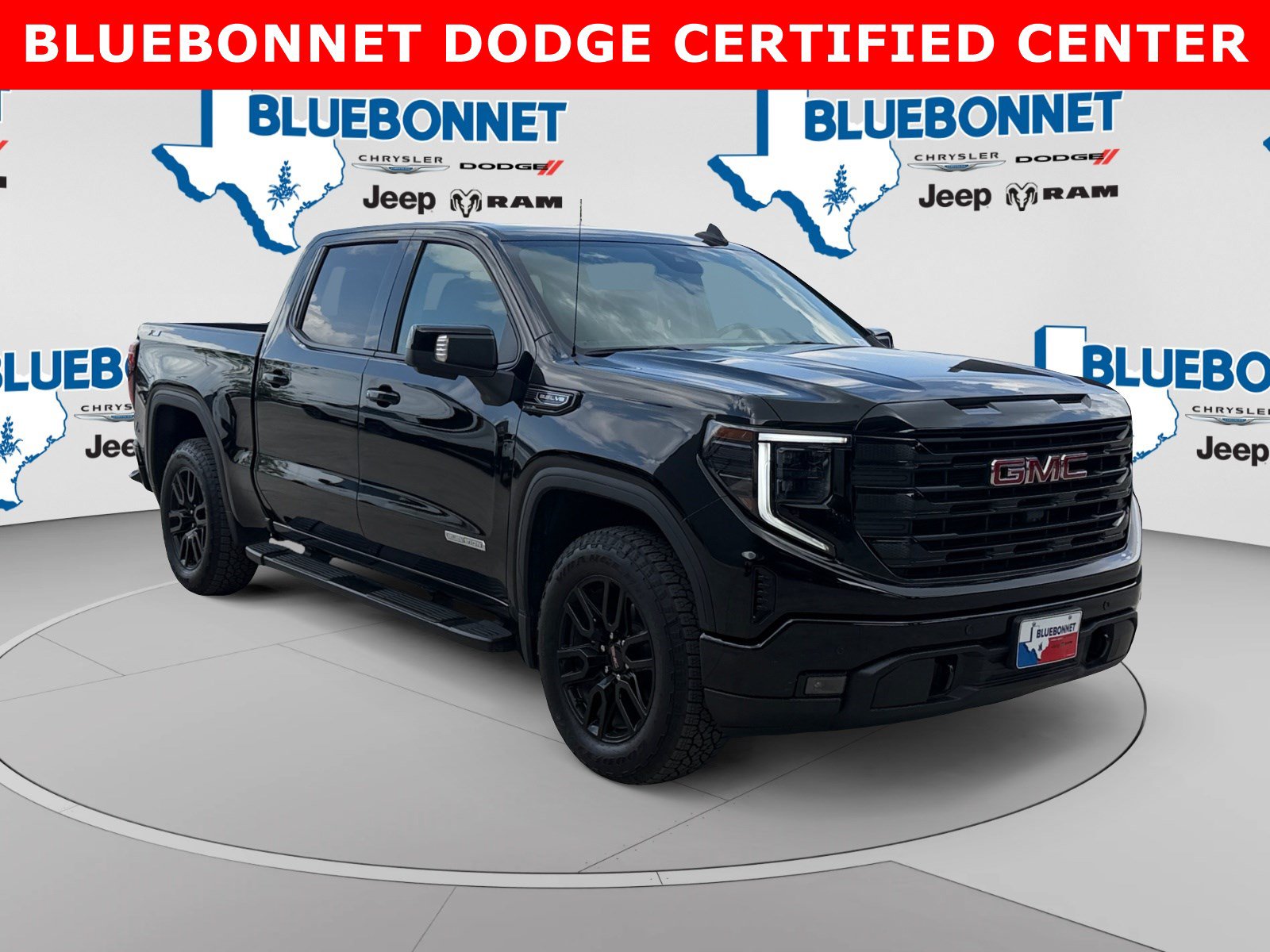 Used 2026 GMC Sierra 1500 Elevation w/ Elevation Premium Package AWD/4WD image 3