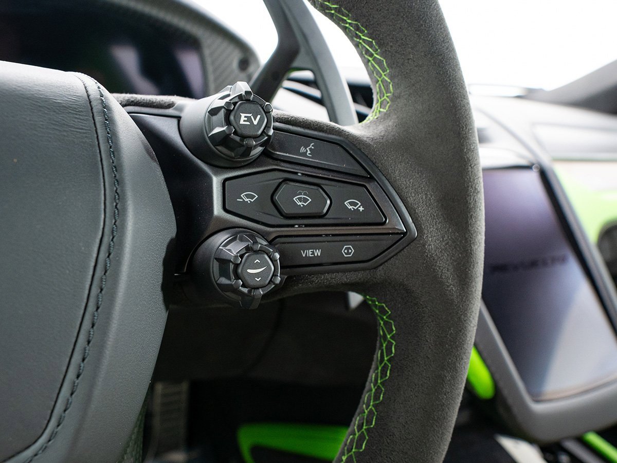 Used 2024 Lamborghini Revuelto image 19