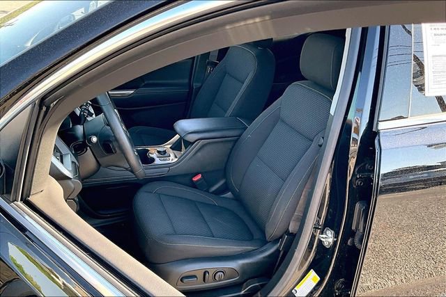 Used 2023 GMC Acadia SLE w/ Driver Convenience Package FWD image 18