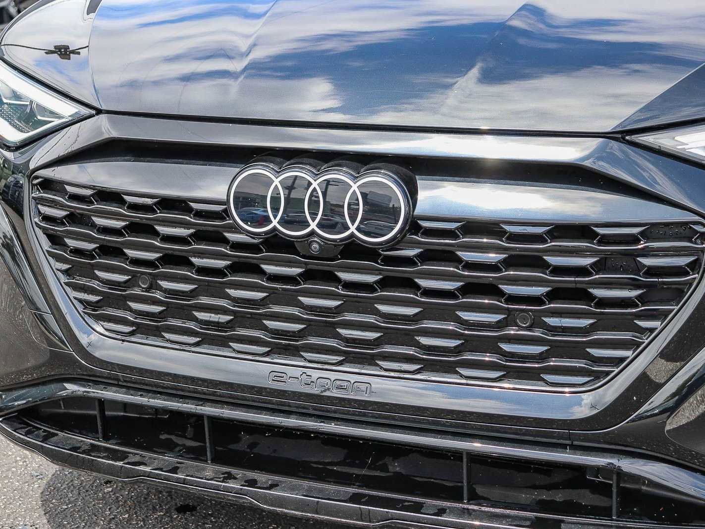Used 2024 Audi Q8 e-tron Premium Plus AWD/4WD image 8