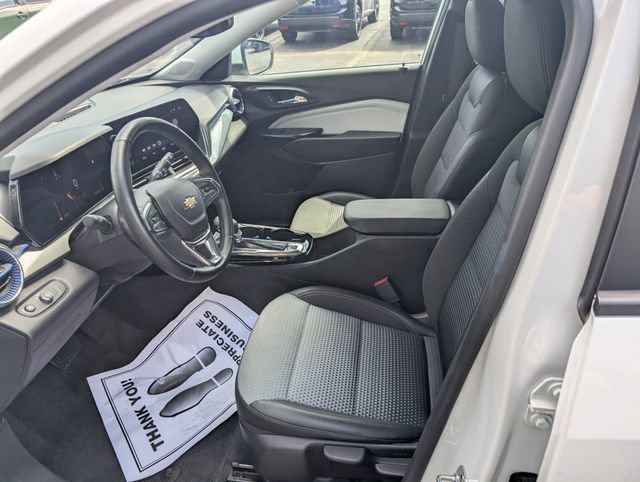 Used 2025 Chevrolet Trax LT w/ LT Convenience Package FWD image 15