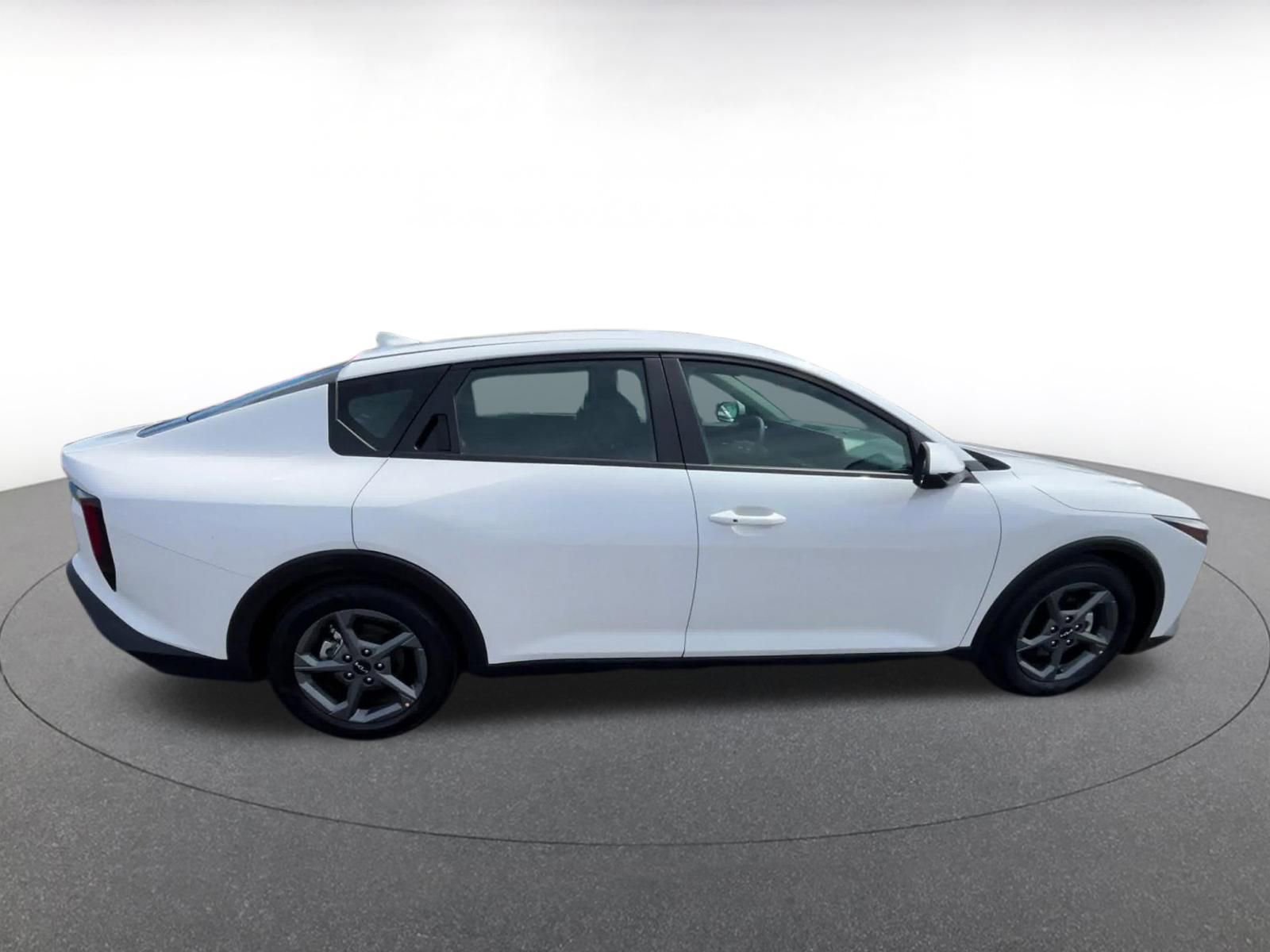 Used 2025 Kia K4 LXS image 16