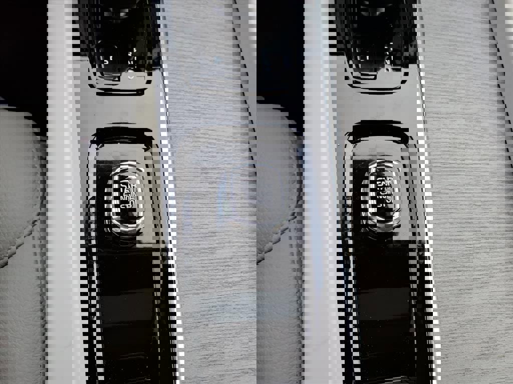 Certified 2023 Volvo XC60 B5 Plus w/ Climate Package image 25