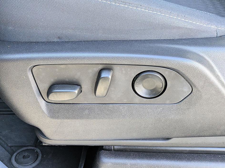 Used 2023 Chevrolet Silverado 1500 LT image 16