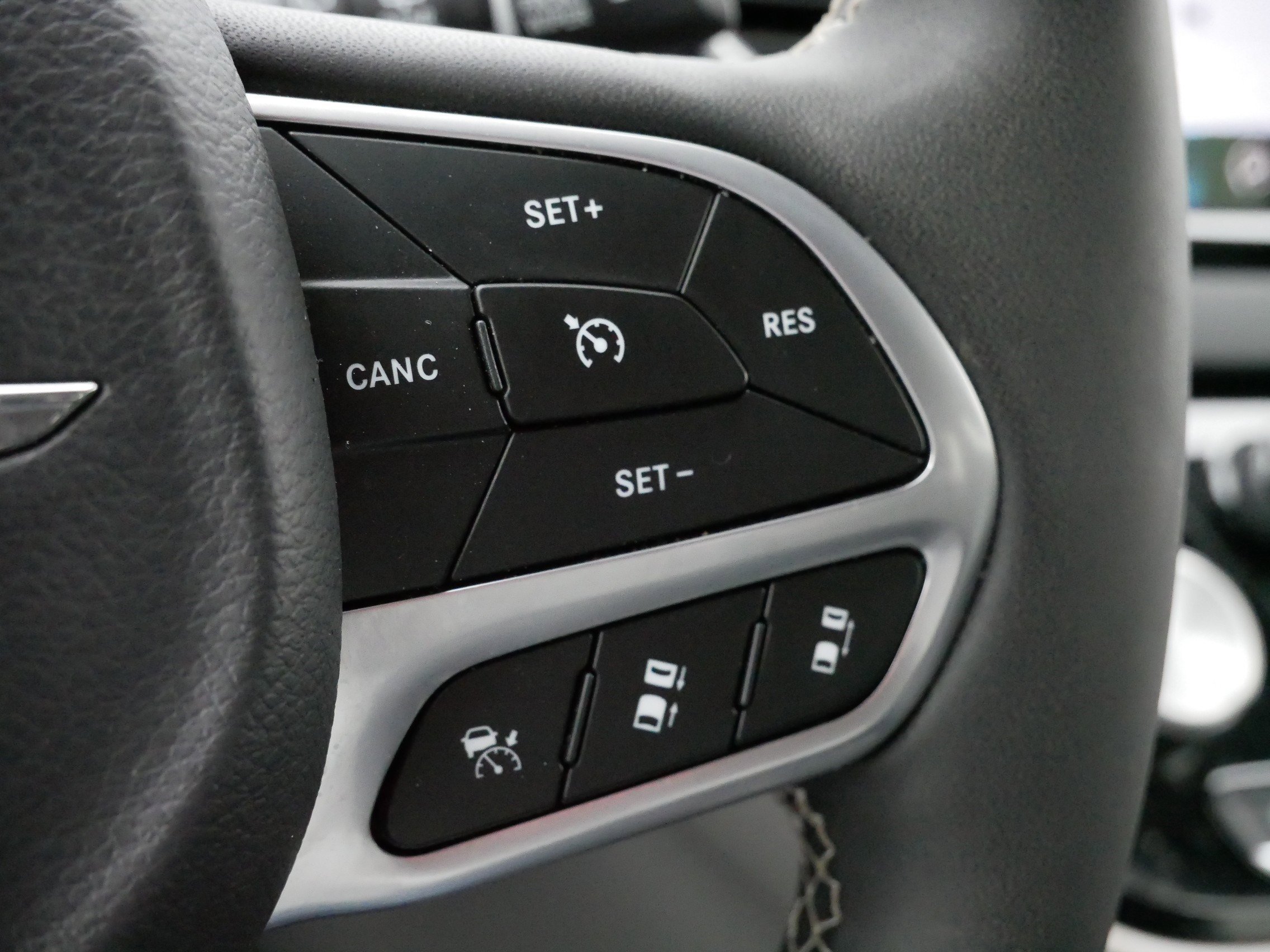 Used 2024 Chrysler Pacifica Touring-L image 25