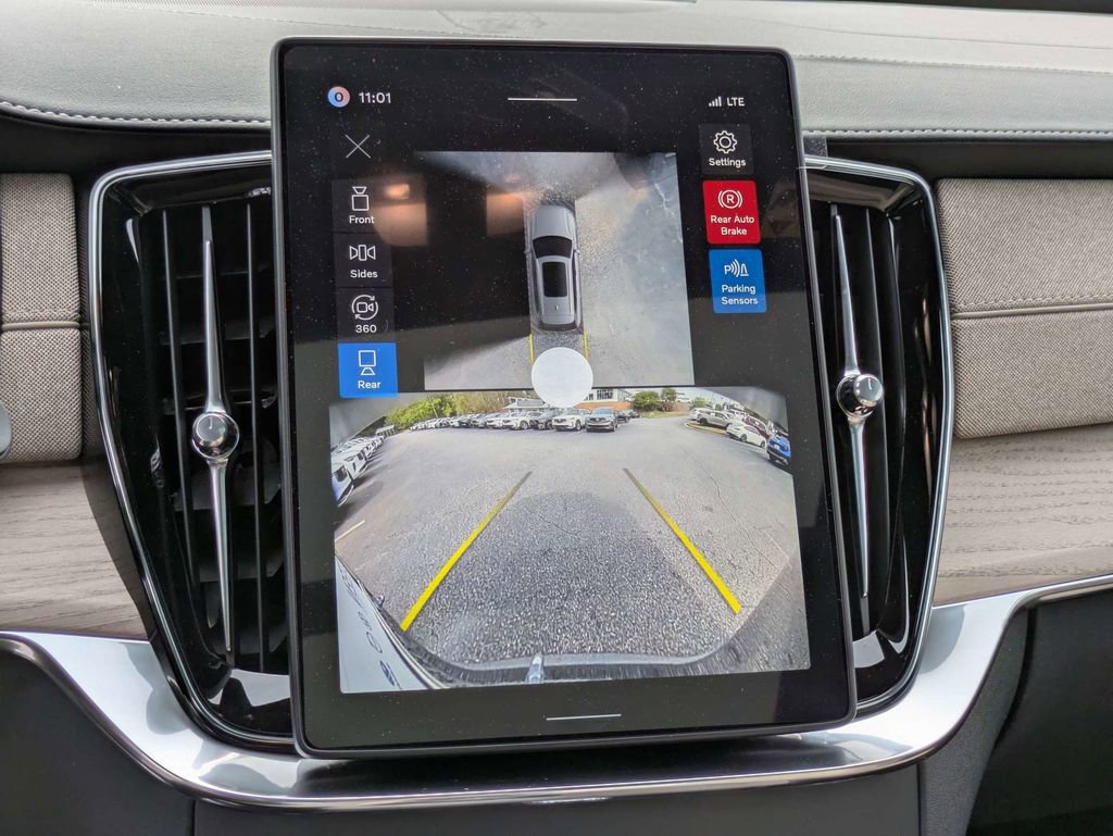 New 2026 Volvo XC90 B5 Plus w/ Protection Package Premier image 25