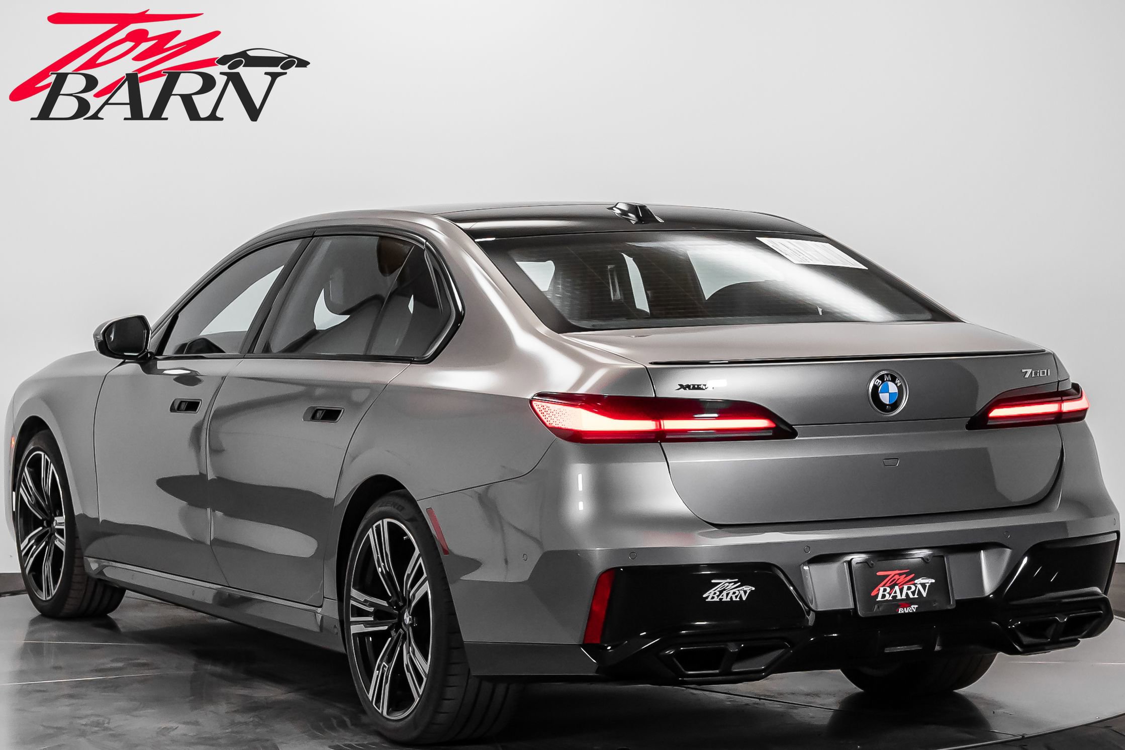 Used 2024 BMW 760i xDrive w/ Executive Package image 3