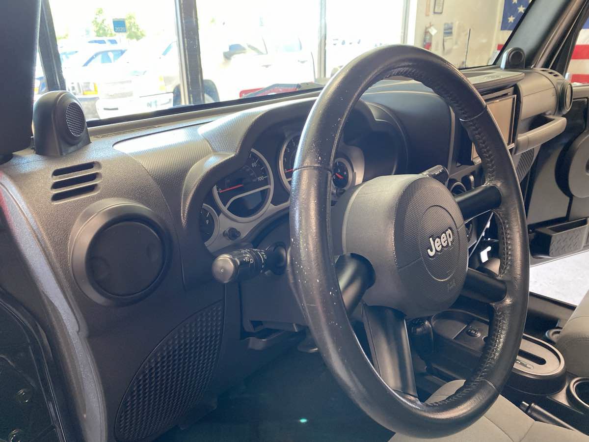 Used 2009 Jeep Wrangler Unlimited Sahara w/ Dual Top Group AWD/4WD image 13