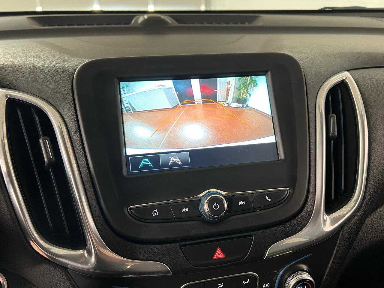 Used 2018 Chevrolet Equinox LT image 22