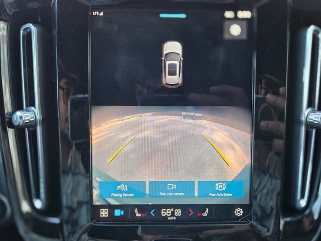 Used 2023 Volvo XC40 B5 Core image 23