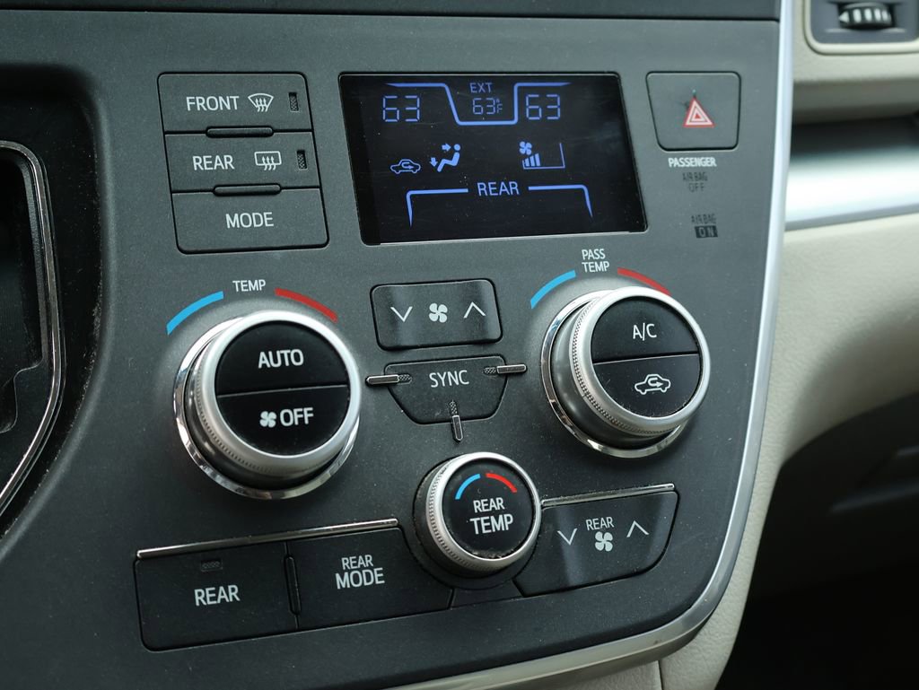 Used 2017 Toyota Sienna L FWD image 13