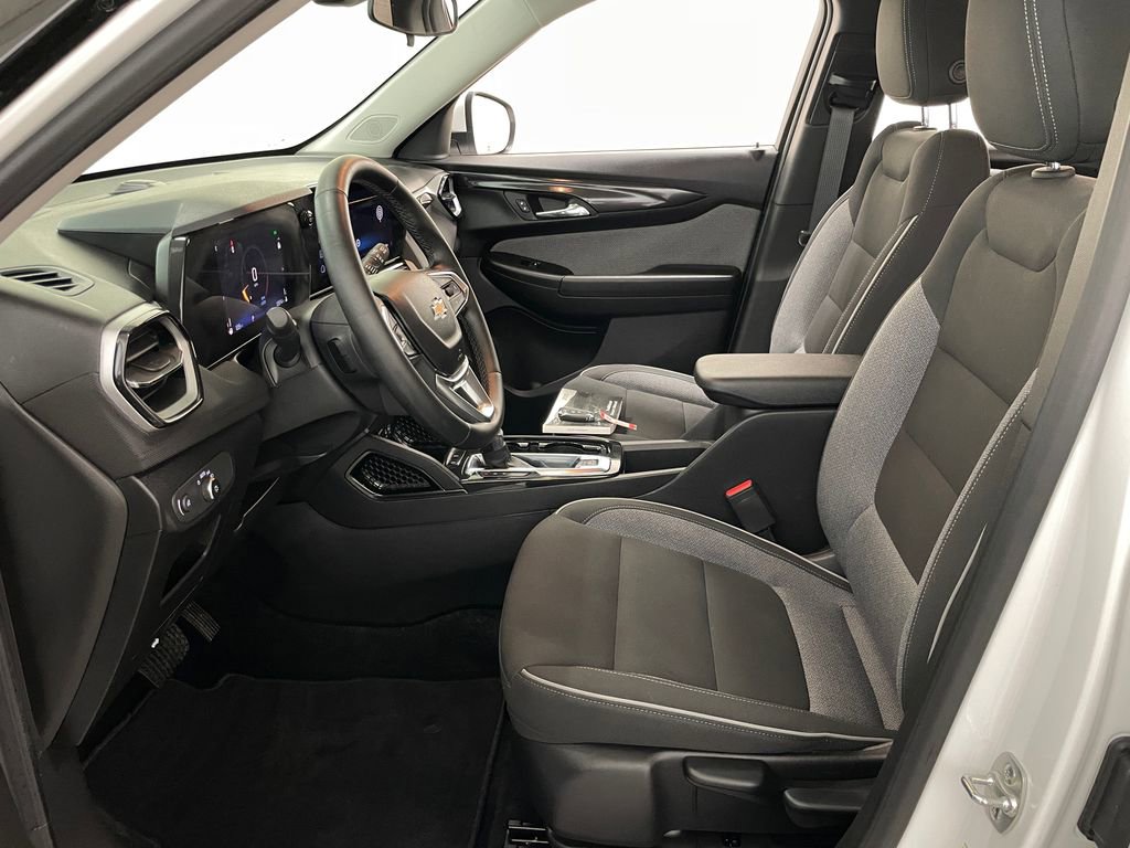 Certified 2025 Chevrolet TrailBlazer LT w/ LT Cold Weather Package FWD image 7