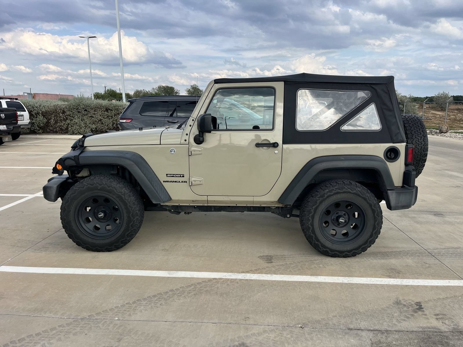 Used 2017 Jeep Wrangler Sport AWD/4WD image 6