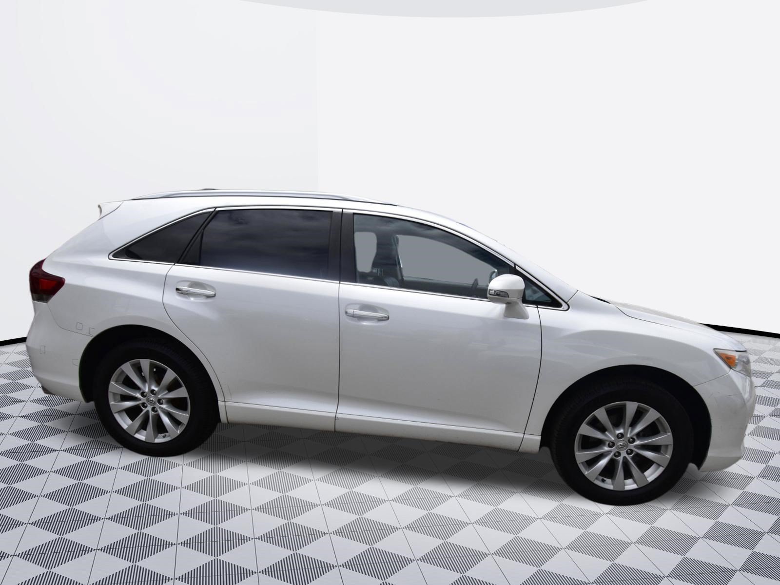 Used 2013 Toyota Venza XLE FWD image 5