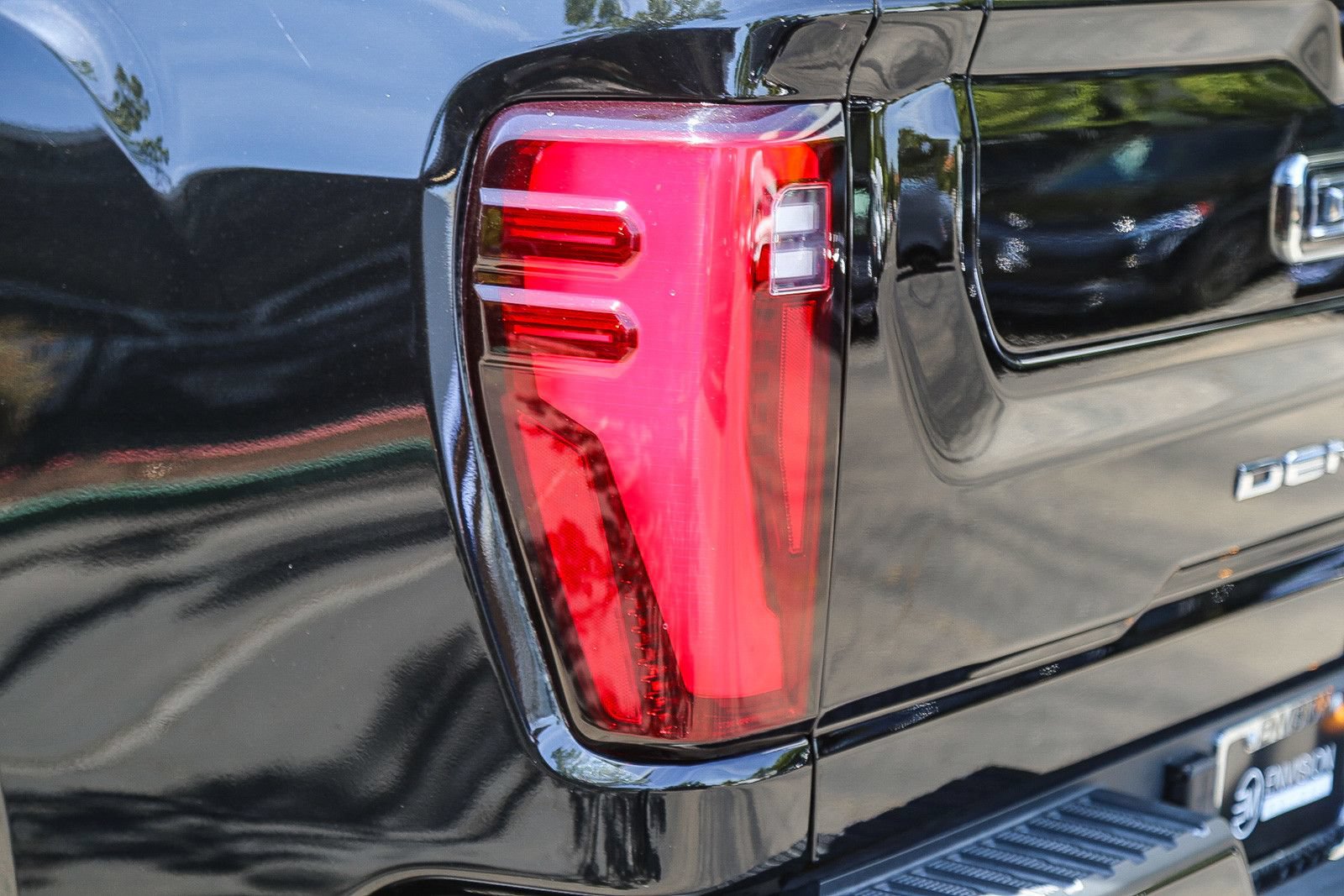 Used 2025 GMC Sierra 2500 Denali Ultimate AWD/4WD image 8