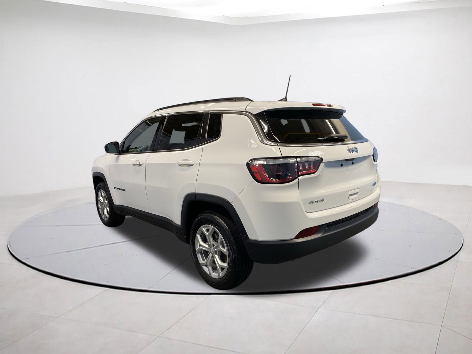 Certified 2024 Jeep Compass Latitude image 4