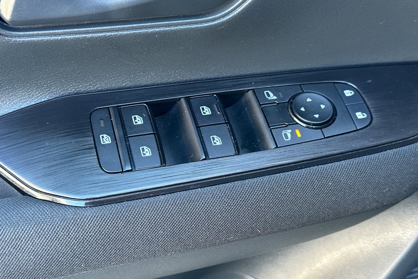 Used 2025 Nissan Kicks S image 12