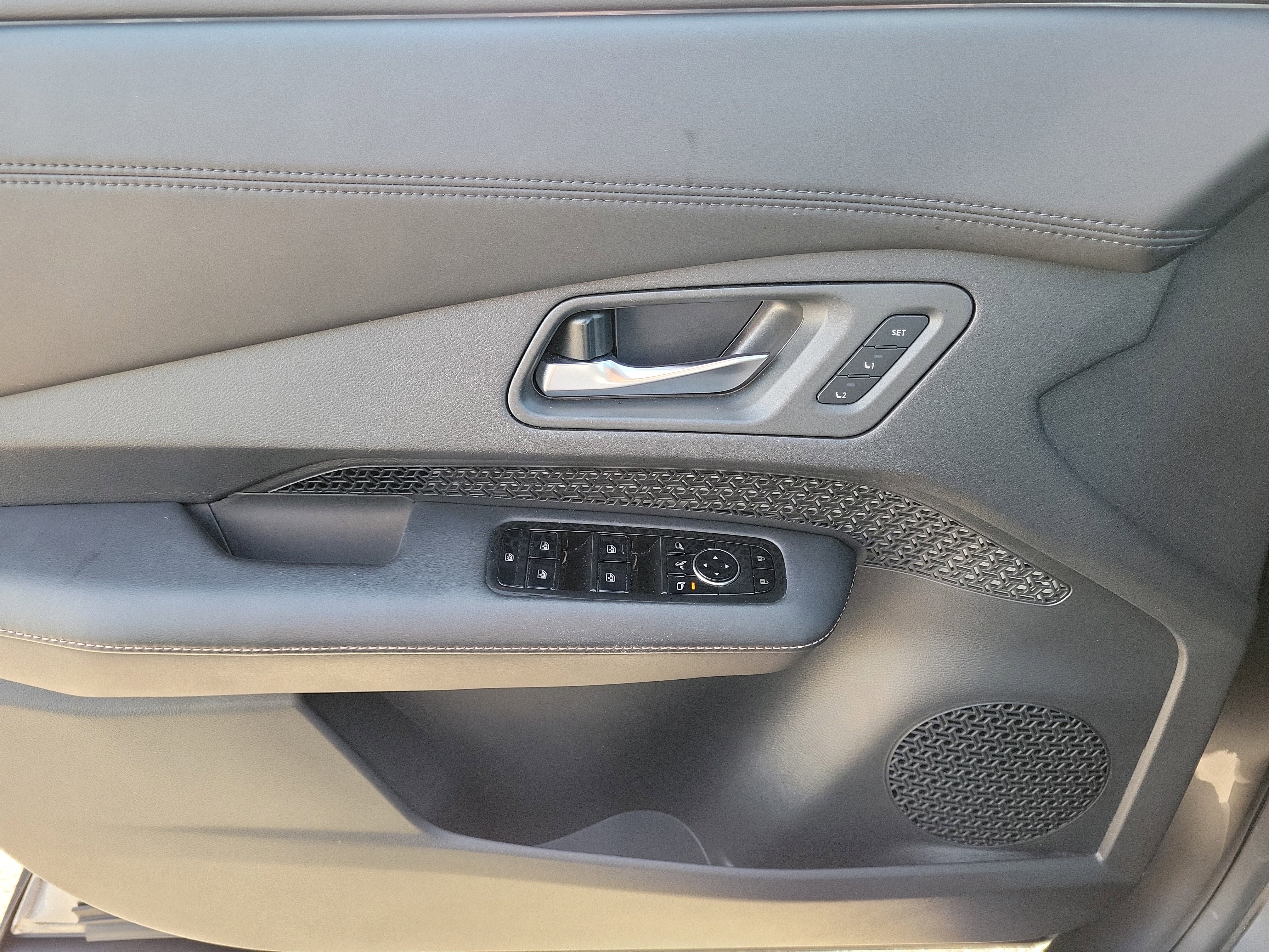 Certified 2023 Nissan Ariya FWD image 23