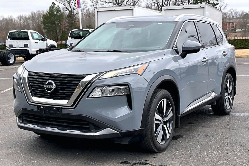 Used 2023 Nissan Rogue SL image 2