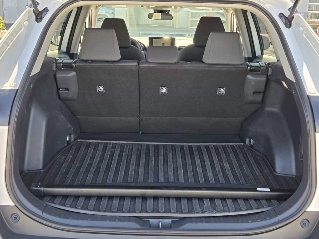 Used 2025 Toyota RAV4 XLE image 9