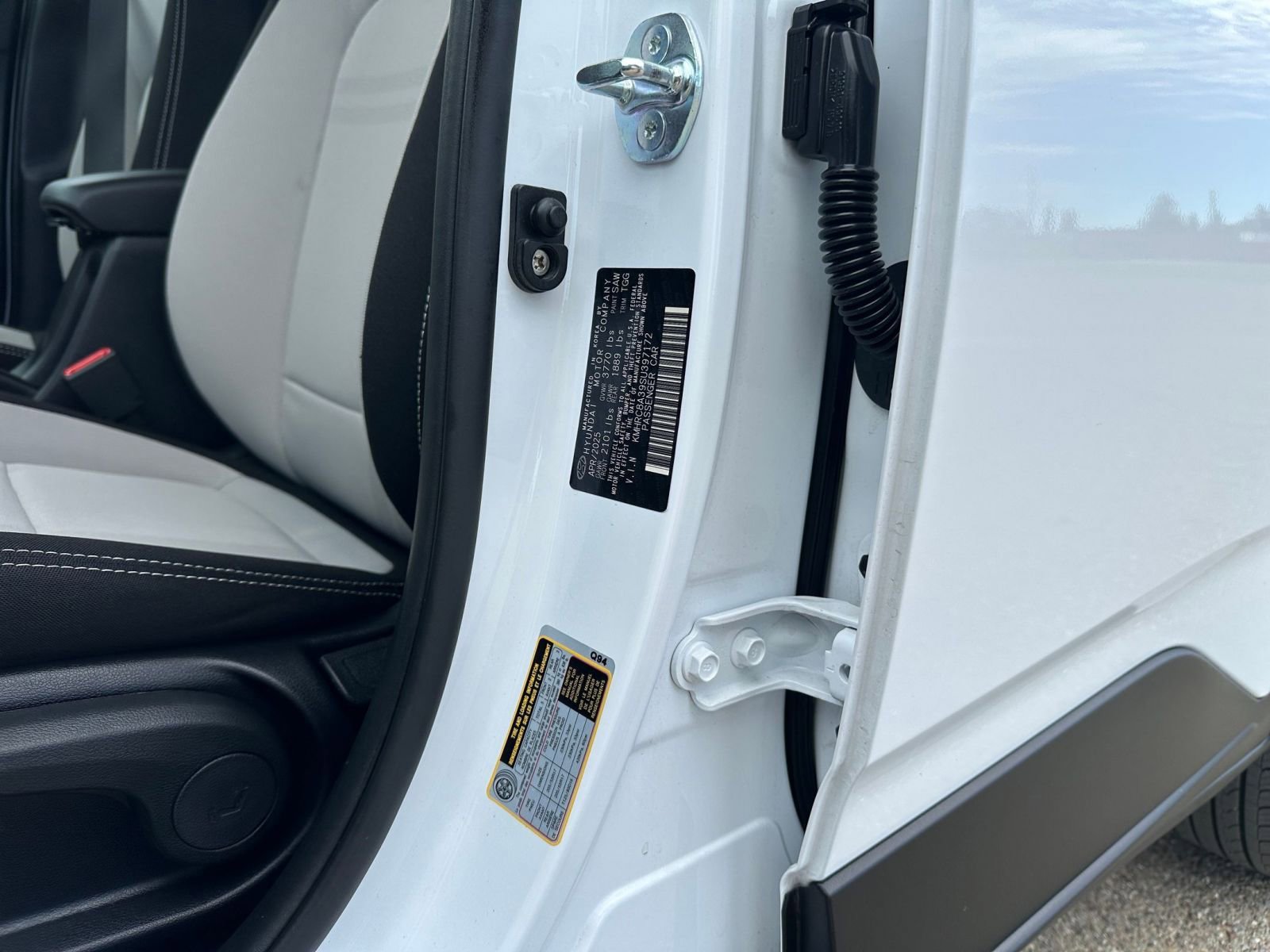 Used 2025 Hyundai Venue SEL image 30