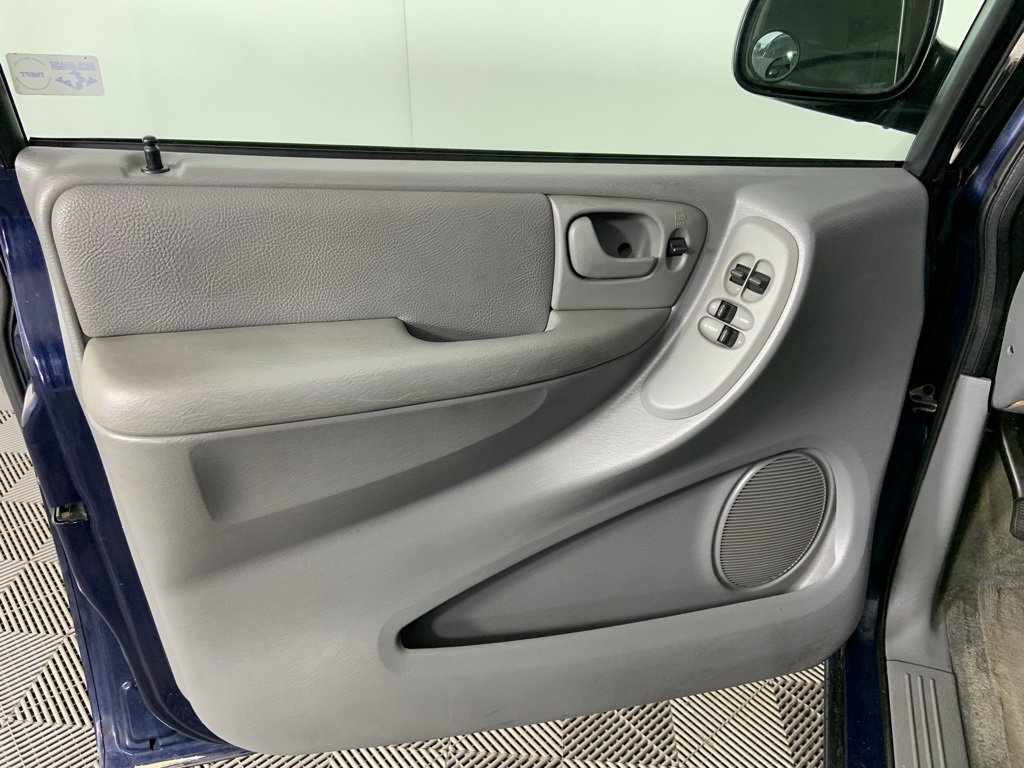 Used 2004 Dodge Grand Caravan SXT image 20