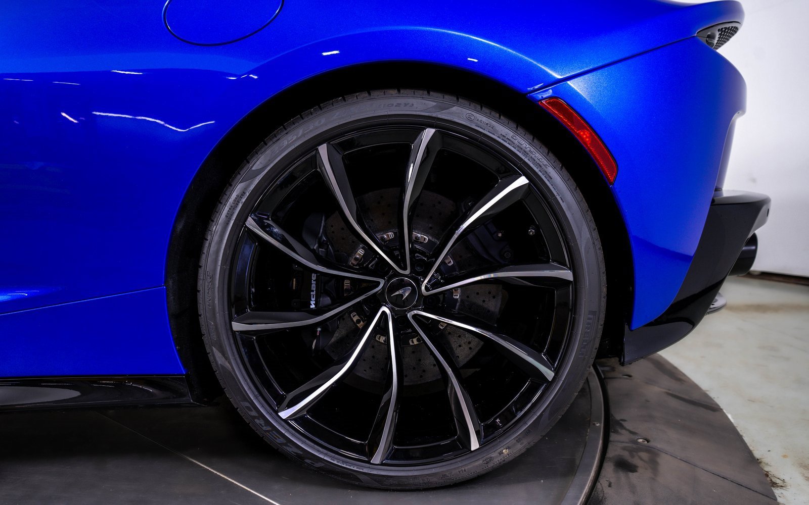 New 2025 McLaren GTS image 14