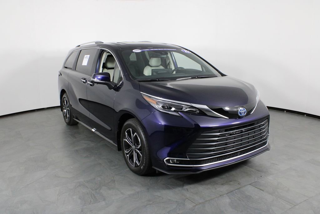 Used 2025 Toyota Sienna Platinum image 13