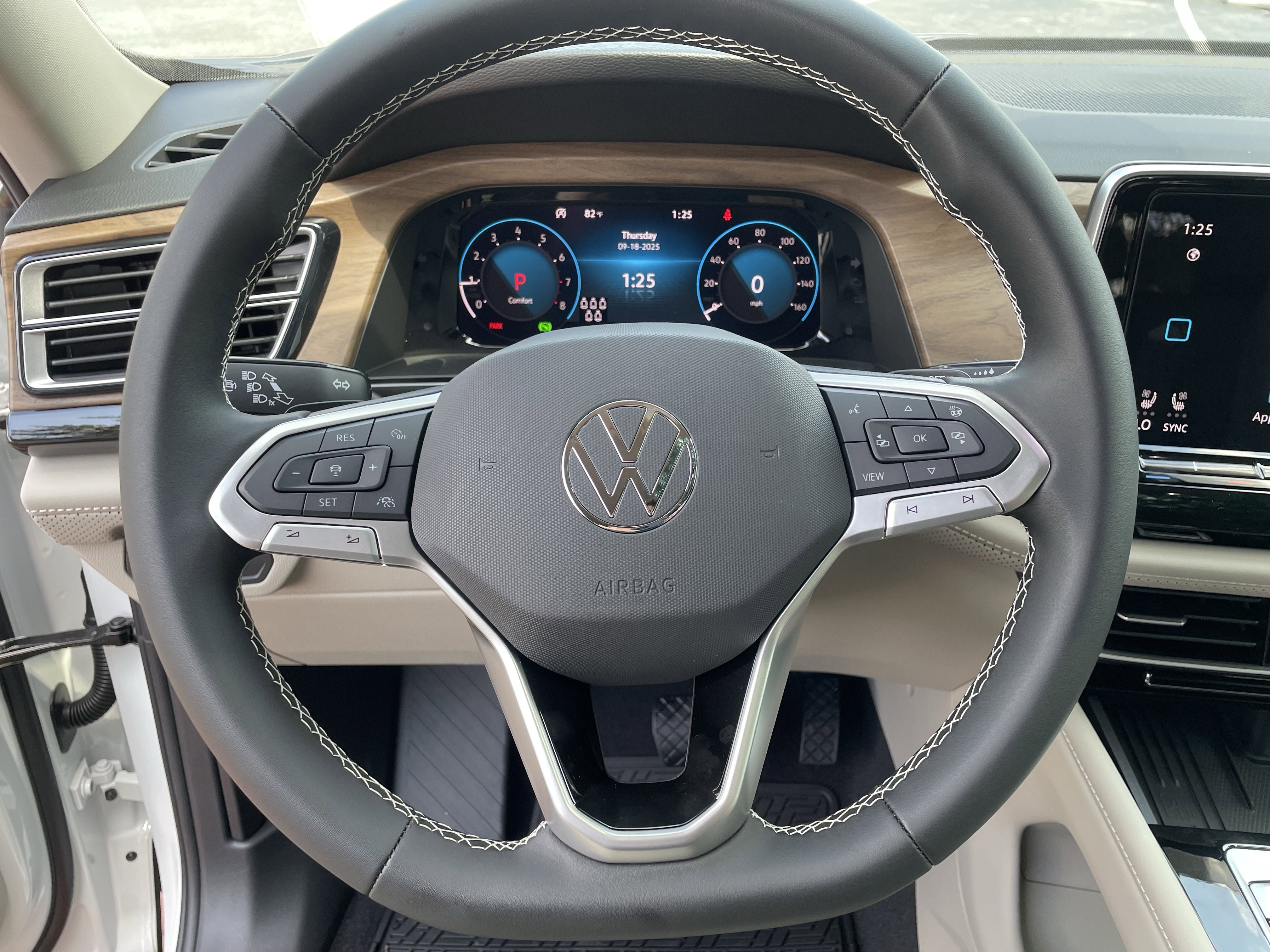 New 2026 Volkswagen Atlas SE image 18
