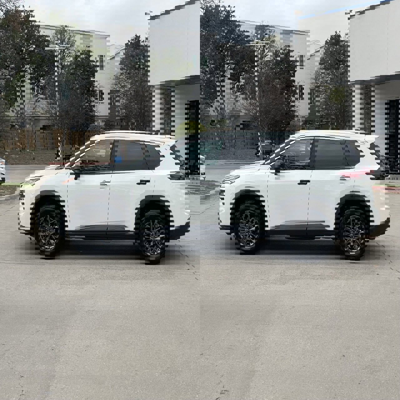 Used 2024 Nissan Rogue S image 3