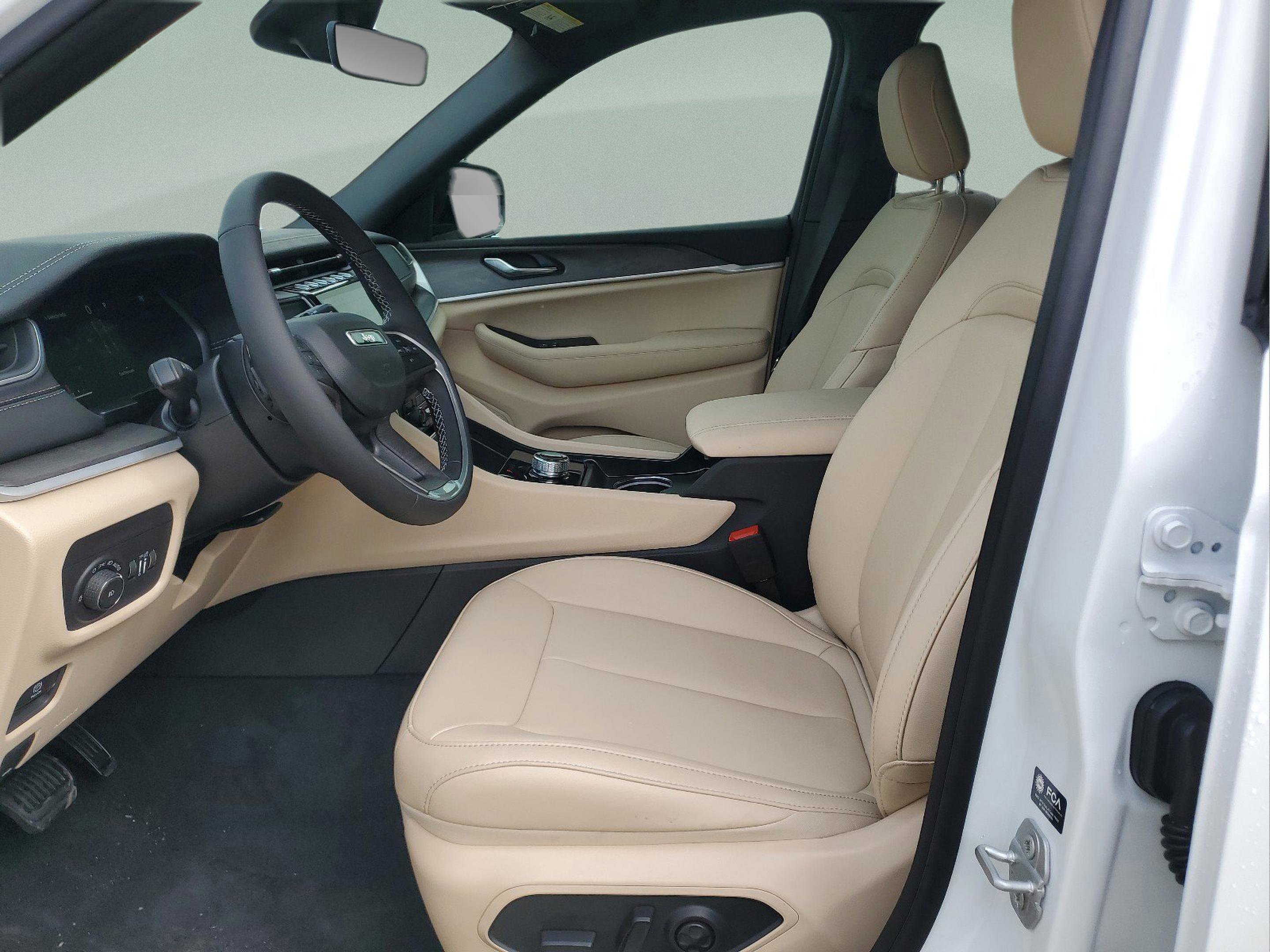 New 2025 Jeep Grand Cherokee Limited image 16