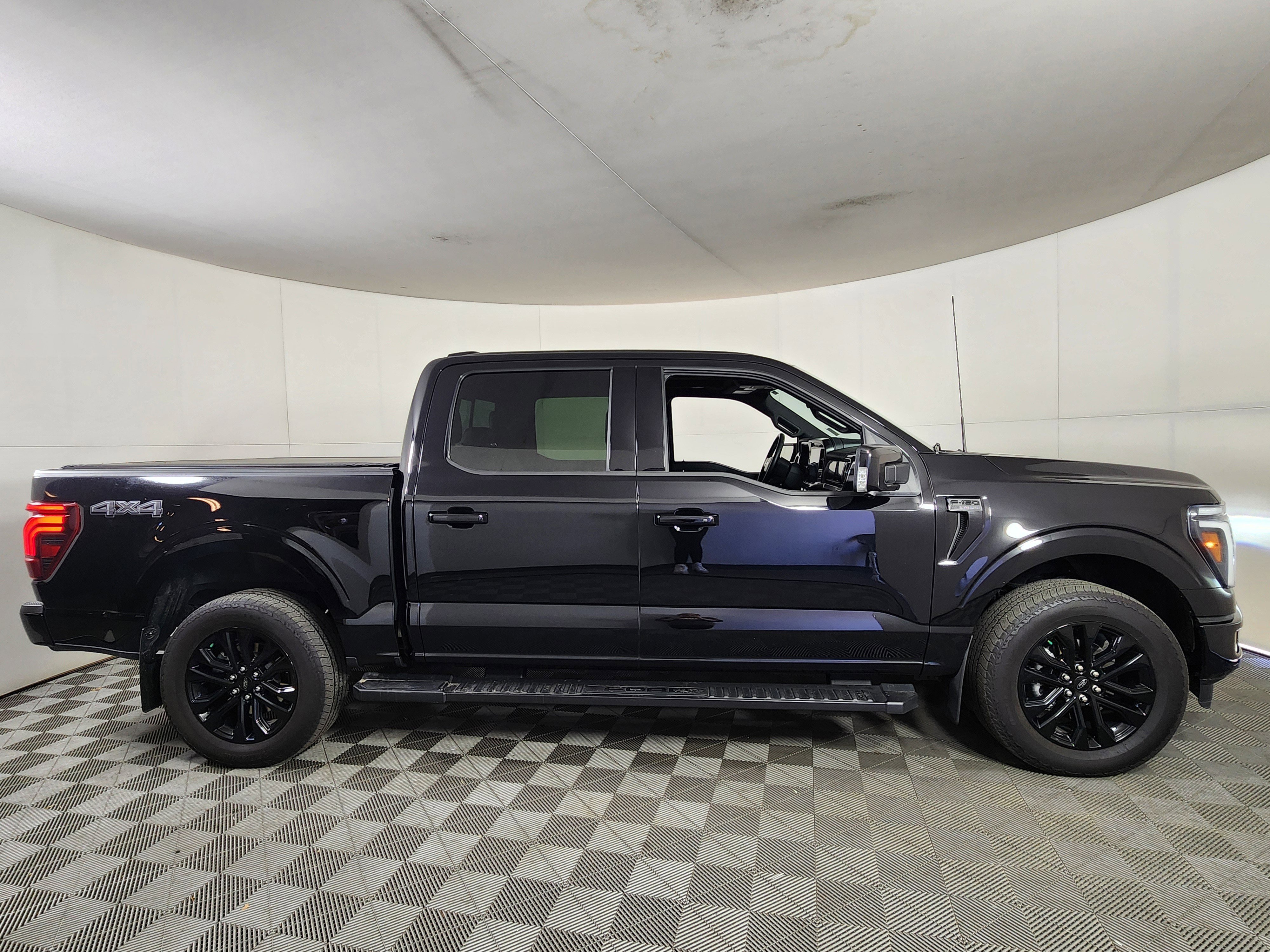 Used 2024 Ford F150 Lariat w/ Equipment Group 502A High AWD/4WD image 8