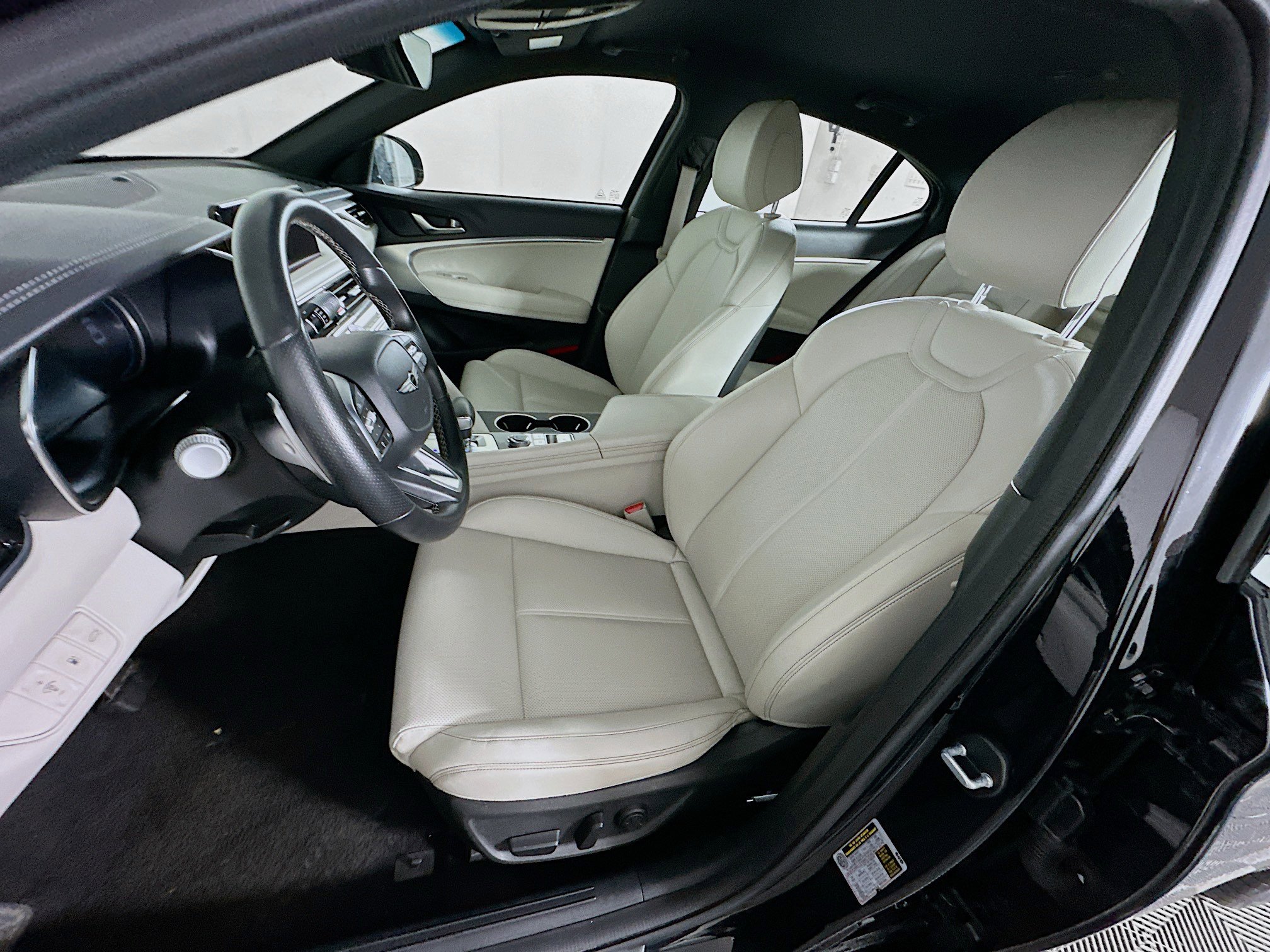 Used 2024 Genesis G70 2.5T image 13