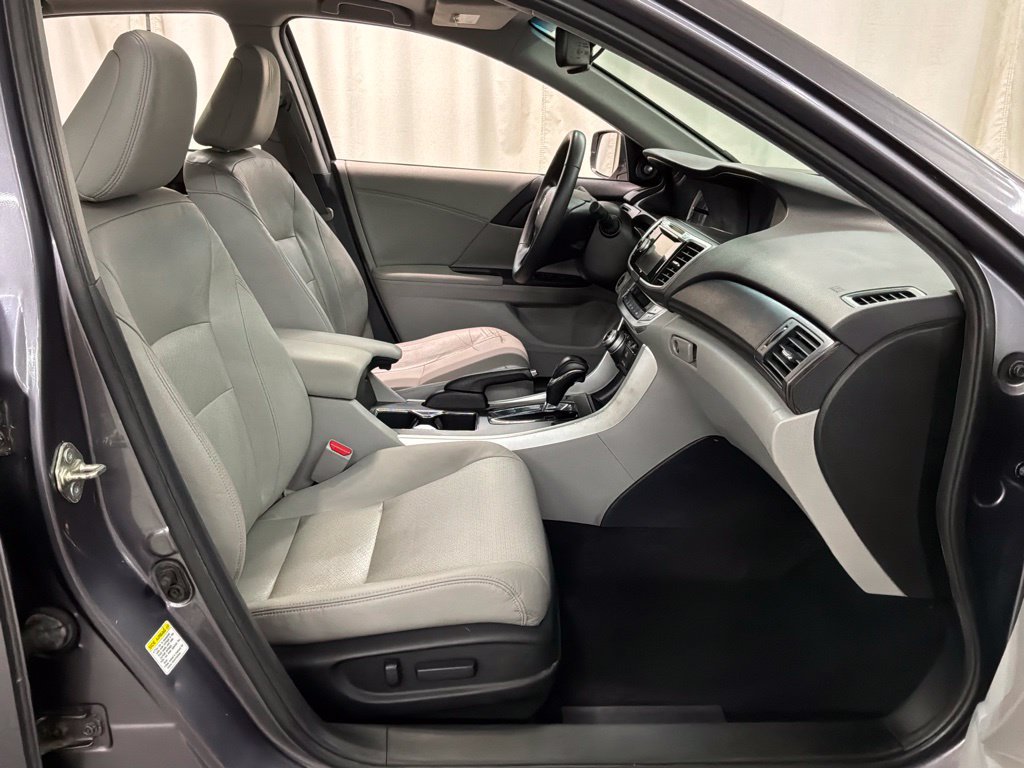 Used 2015 Honda Accord Touring image 25