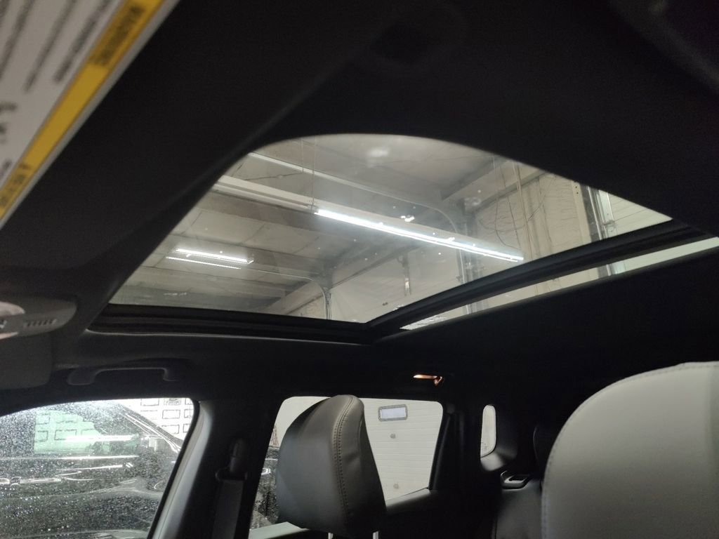 New 2025 Jeep Compass Limited w/ Sun & Sound Group image 32