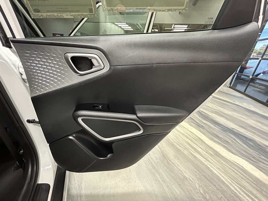 Used 2022 Kia Soul X-Line image 40