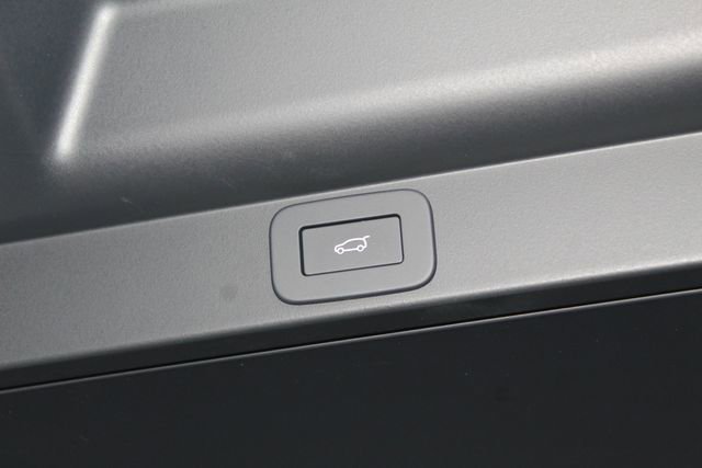 New 2026 Land Rover Range Rover SE image 13