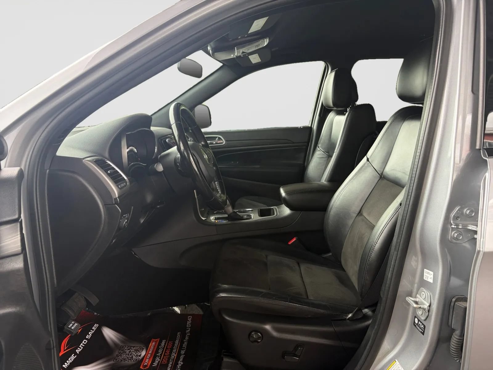 Used 2021 Jeep Grand Cherokee Laredo X AWD/4WD image 12